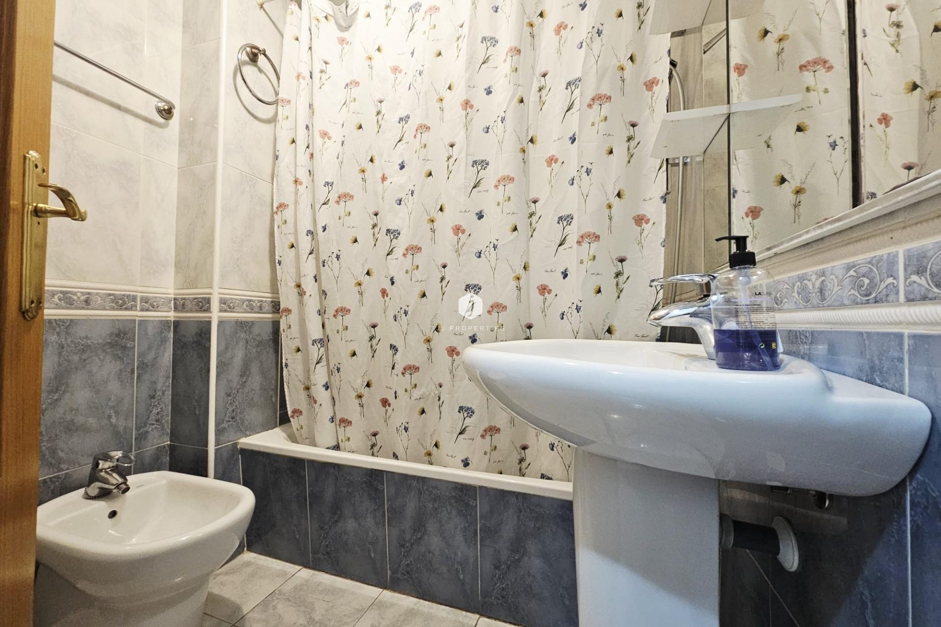 Aus zweiter Hand - Wohnung -
Torrevieja - Estacion de autobuses