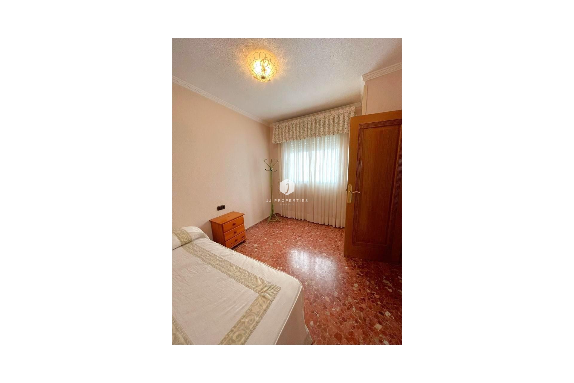 Aus zweiter Hand - Wohnung -
Torrevieja - Estacion de autobuses