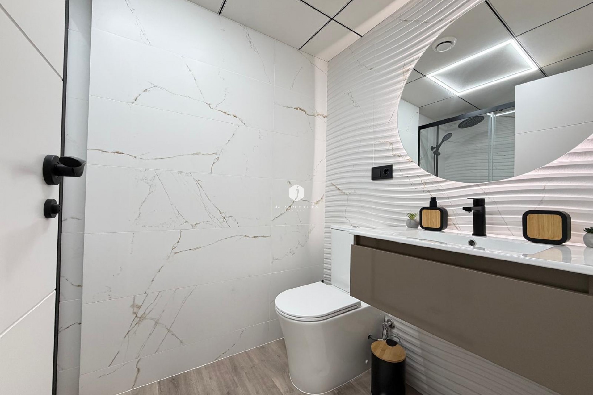 Aus zweiter Hand - Wohnung -
Torrevieja - Estacion de autobuses