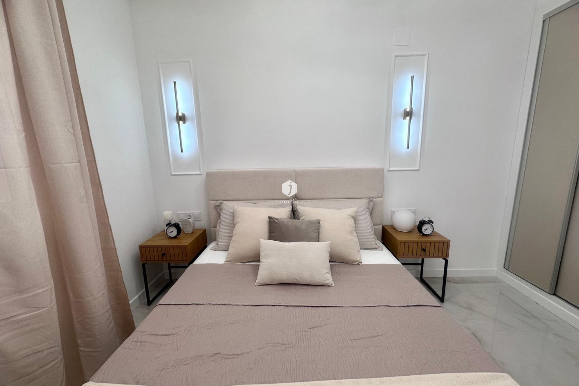 Aus zweiter Hand - Wohnung -
Torrevieja - Estacion de autobuses