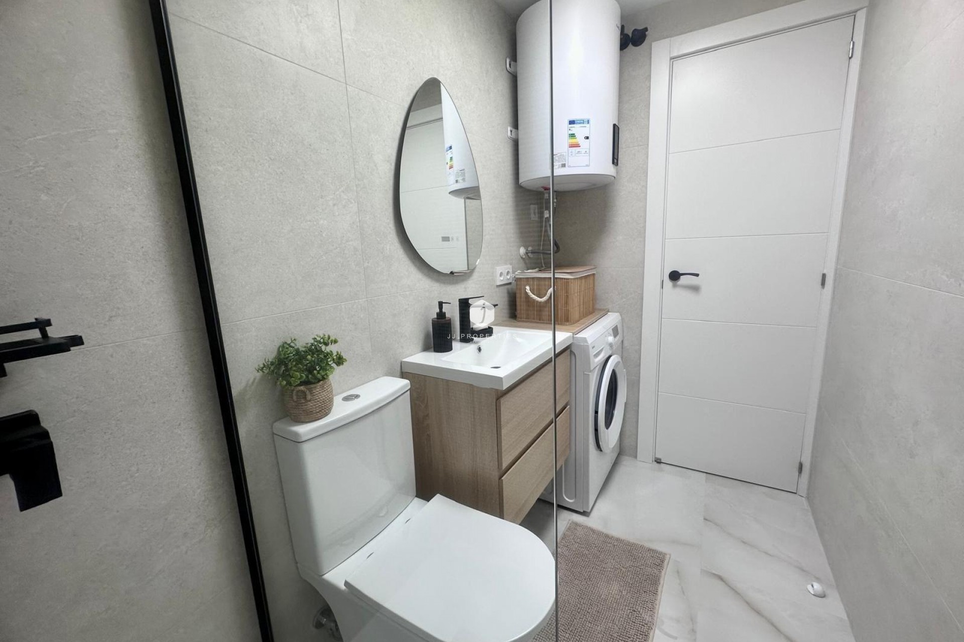 Aus zweiter Hand - Wohnung -
Torrevieja - Estacion de autobuses