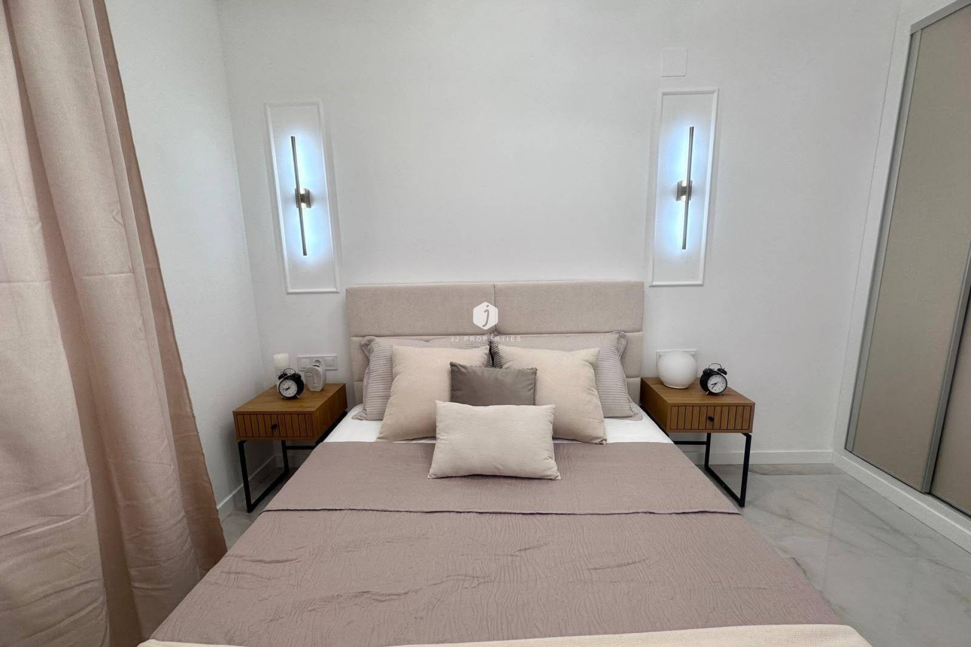Aus zweiter Hand - Wohnung -
Torrevieja - Estacion de autobuses