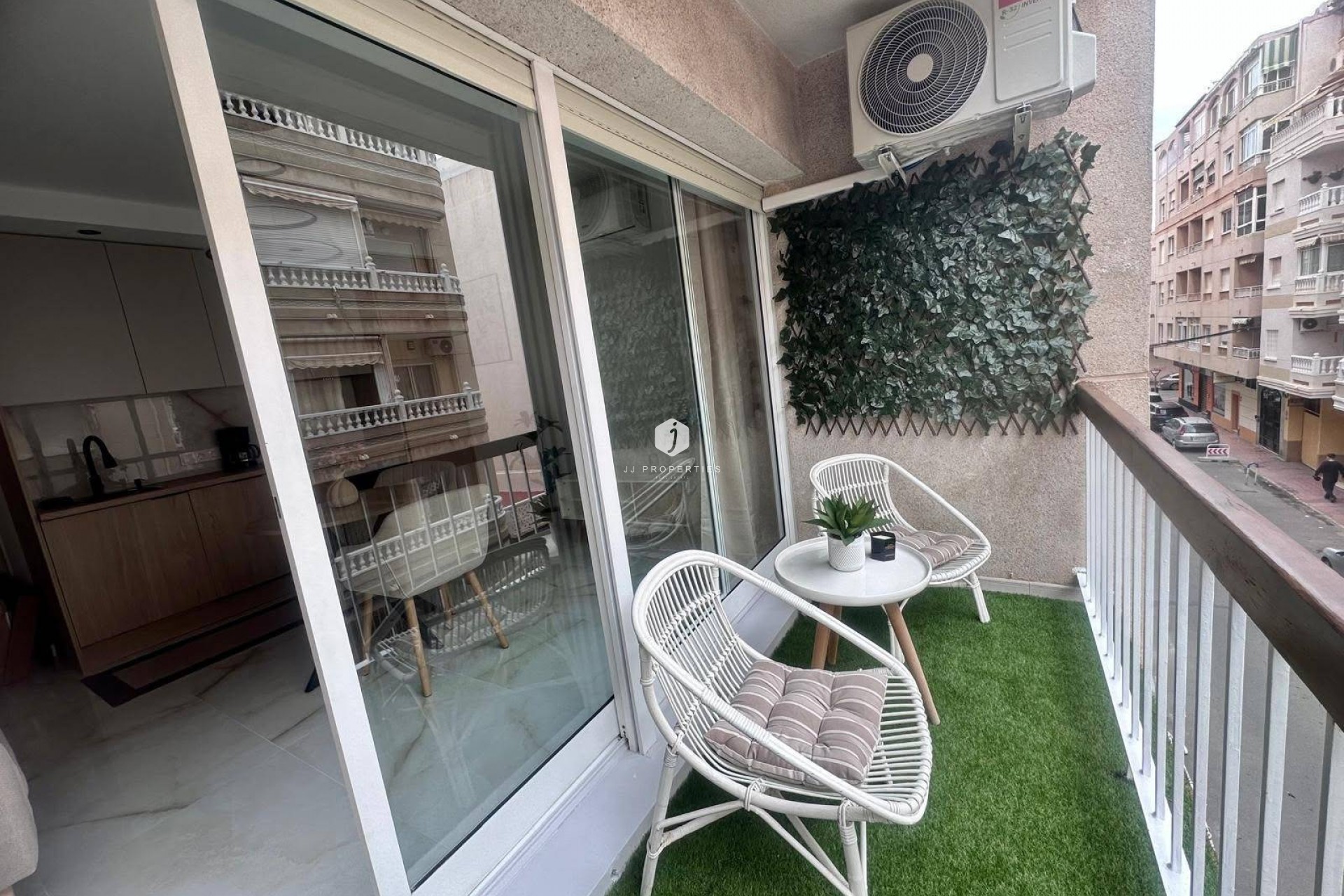 Aus zweiter Hand - Wohnung -
Torrevieja - Estacion de autobuses