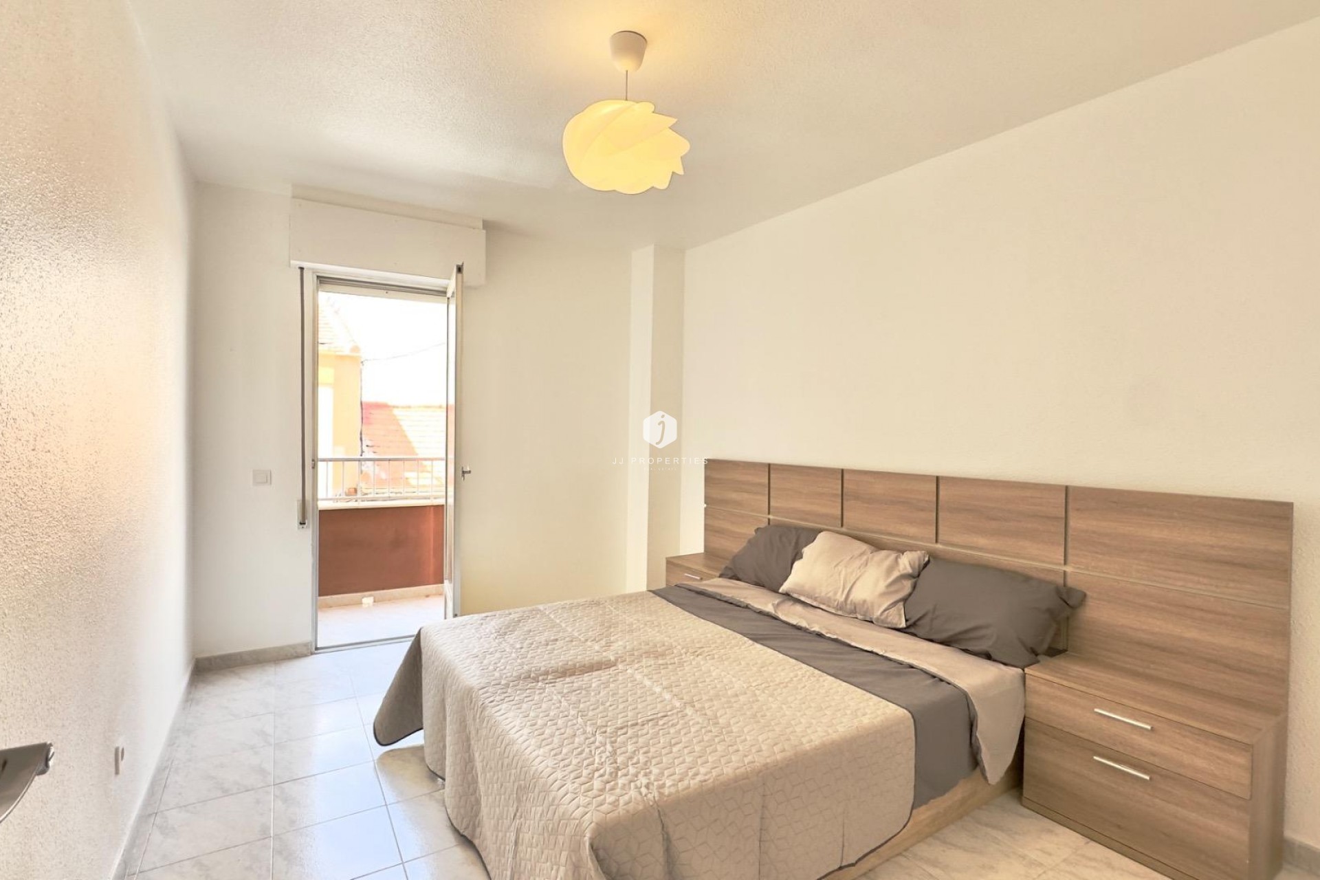 Aus zweiter Hand - Wohnung -
Torrevieja - Estacion de autobuses