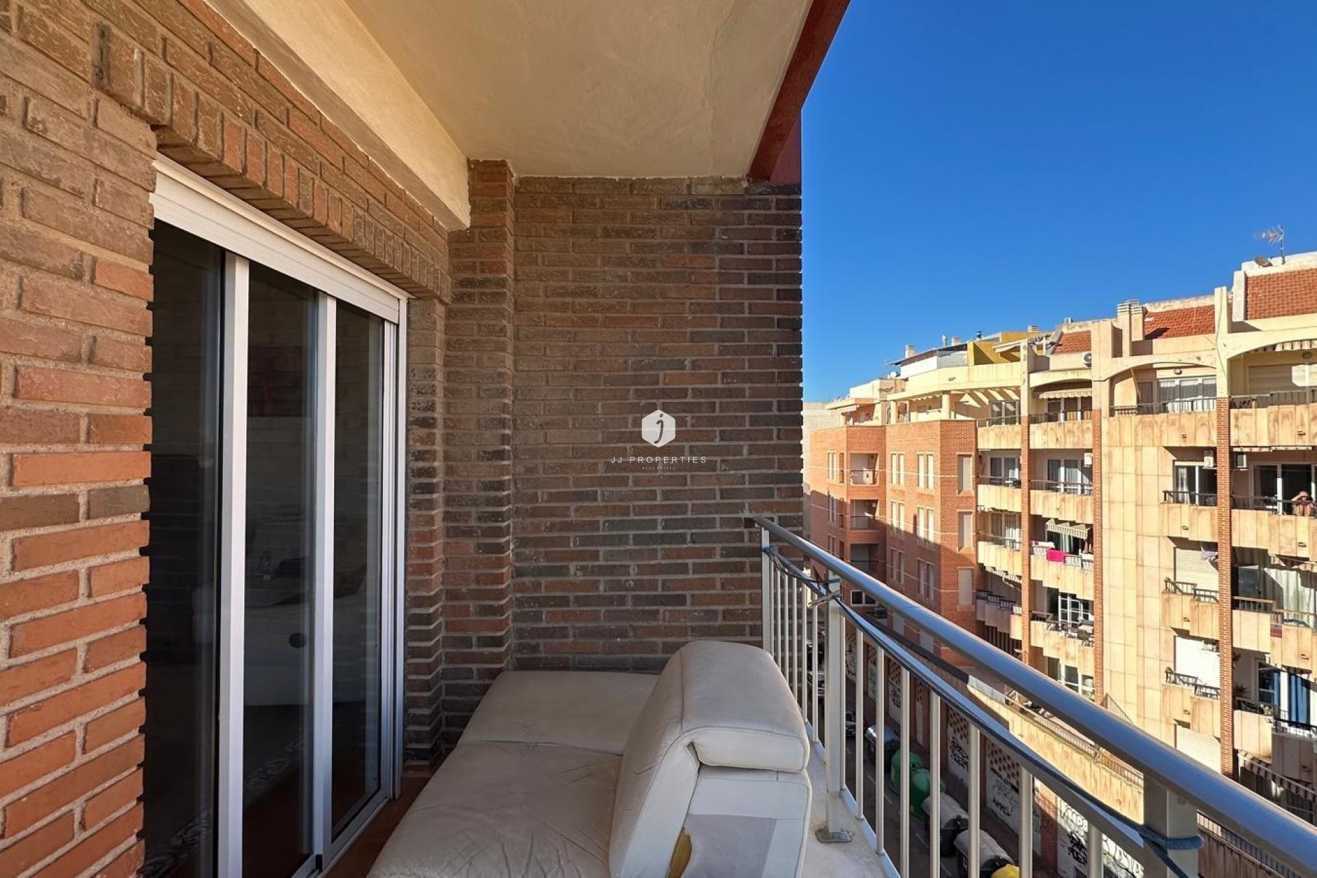 Aus zweiter Hand - Wohnung -
Torrevieja - Estacion de autobuses