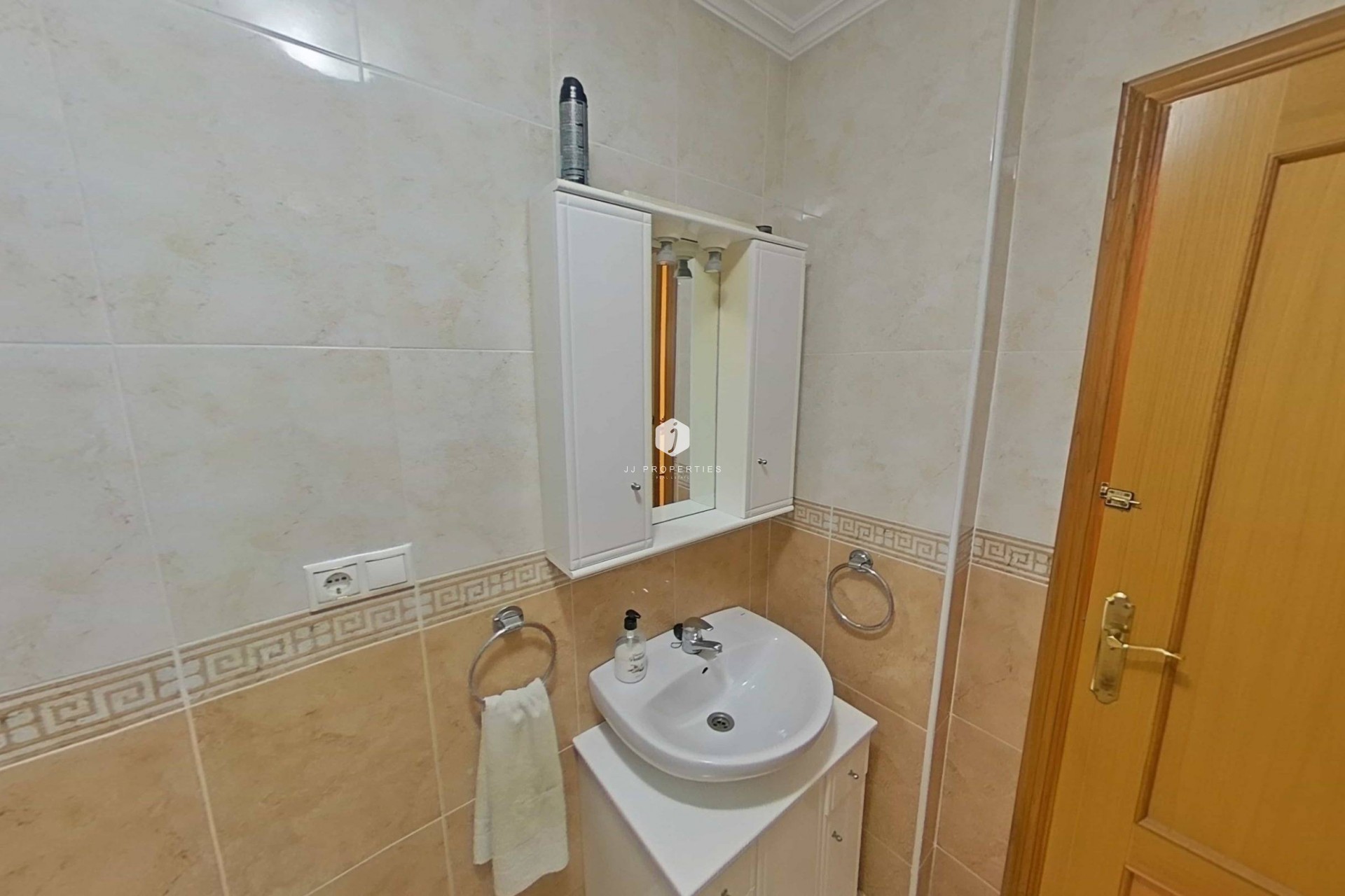 Aus zweiter Hand - Wohnung -
Torrevieja - Estacion de autobuses