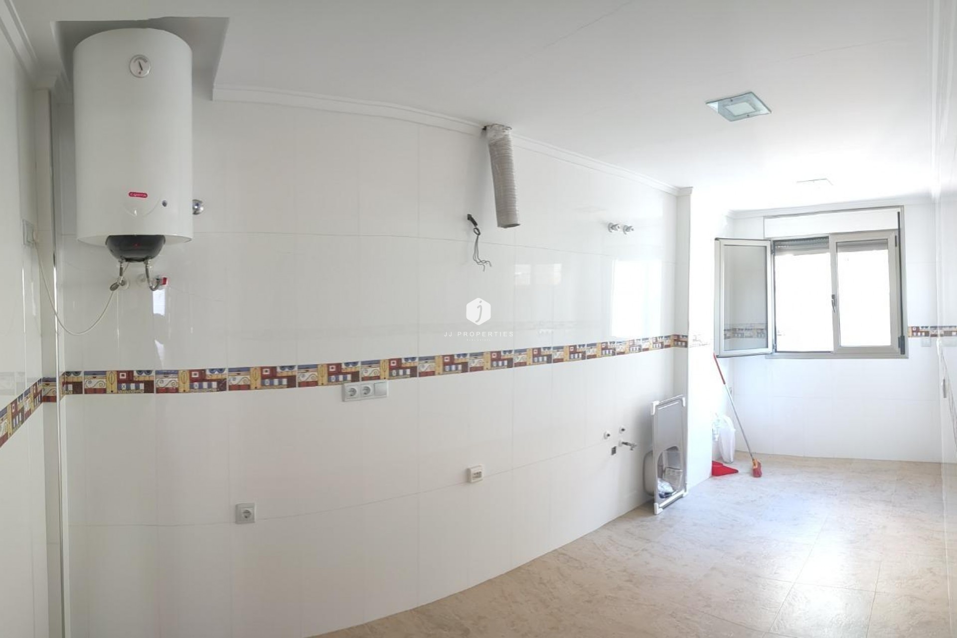 Aus zweiter Hand - Wohnung -
Torrevieja - Estacion de autobuses