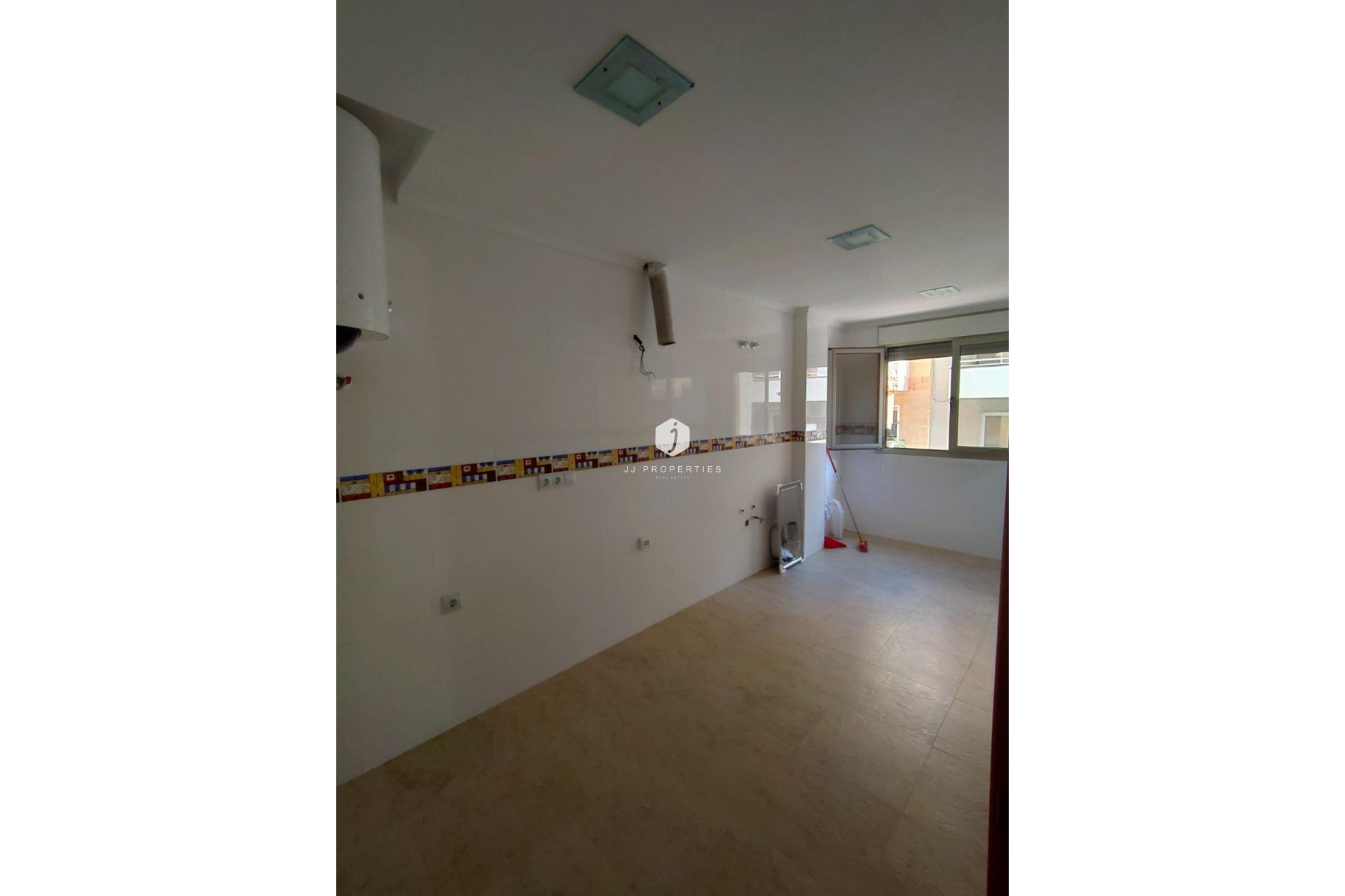 Aus zweiter Hand - Wohnung -
Torrevieja - Estacion de autobuses