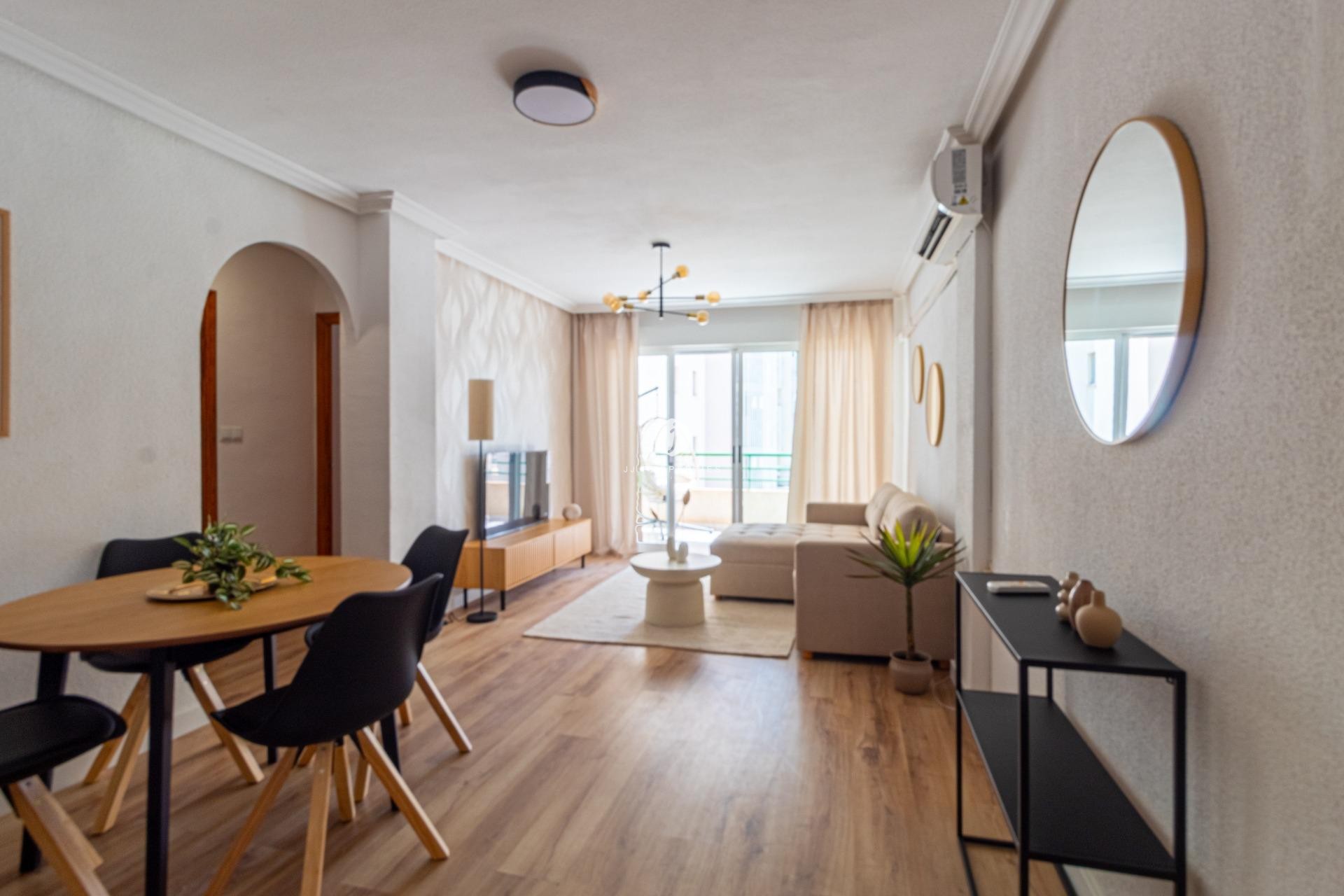 Aus zweiter Hand - Wohnung -
Torrevieja - La Mata Pueblo
