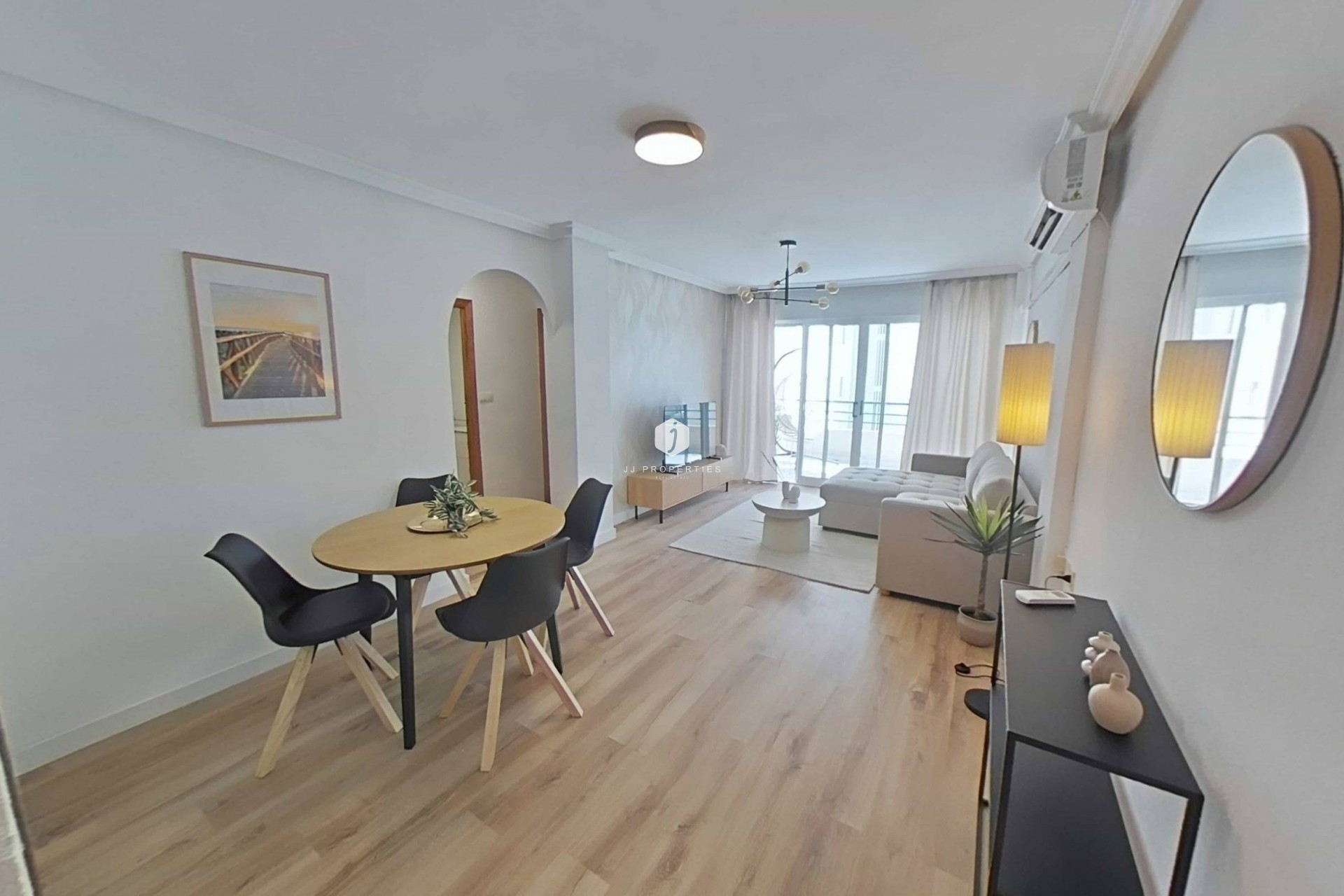 Aus zweiter Hand - Wohnung -
Torrevieja - La Mata Pueblo