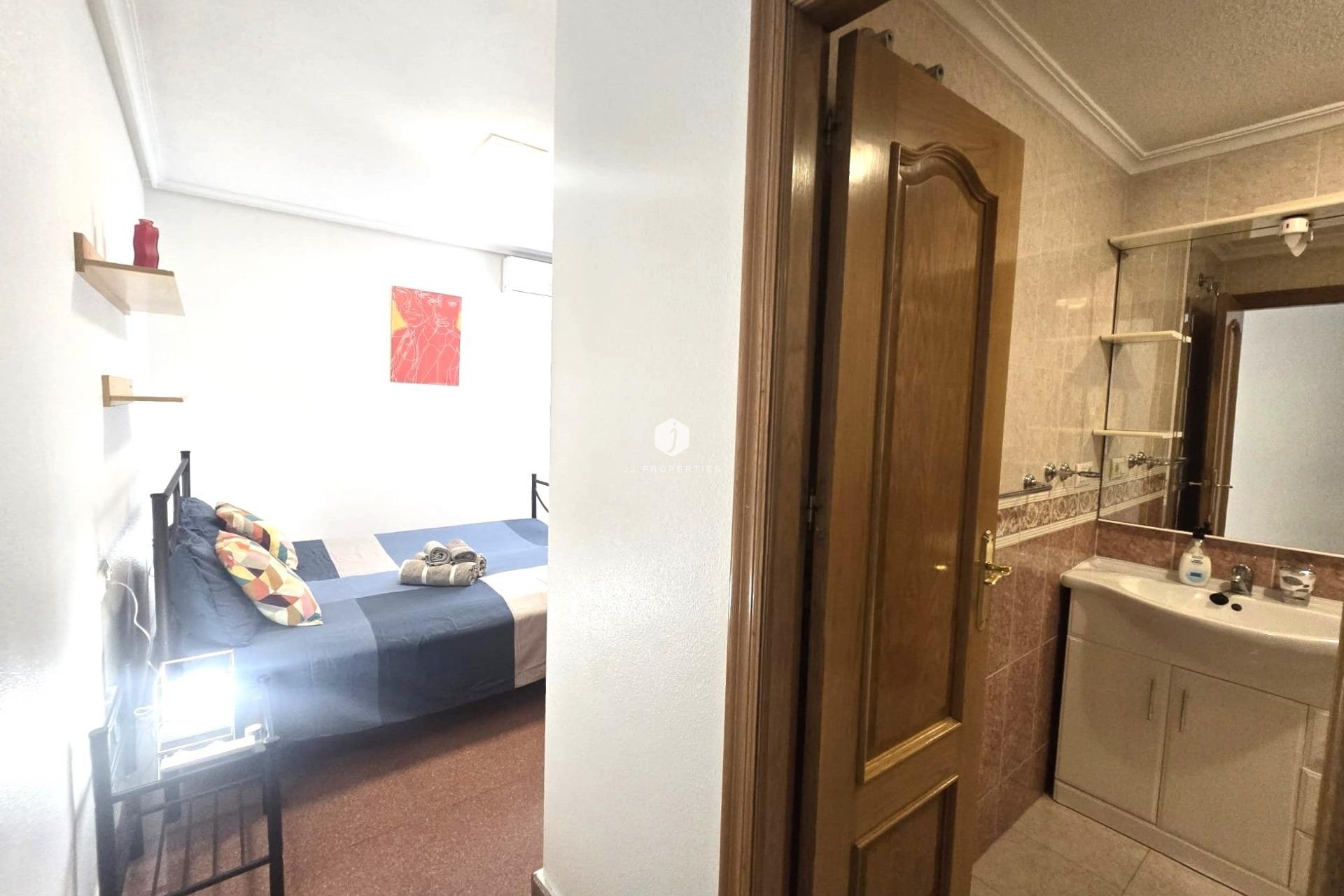 Aus zweiter Hand - Wohnung -
Torrevieja - Las Piscinas Naturales