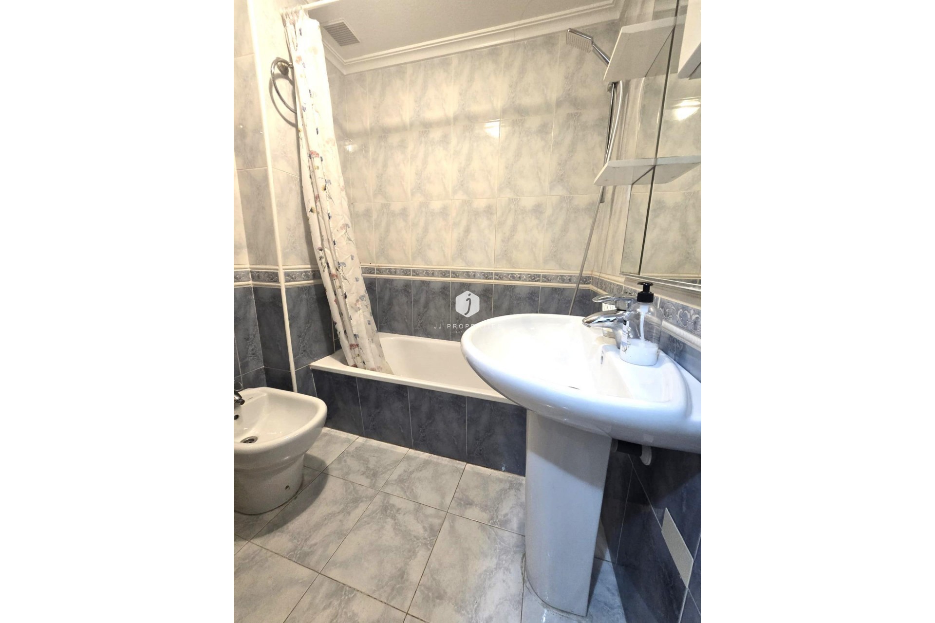 Aus zweiter Hand - Wohnung -
Torrevieja - Las Piscinas Naturales