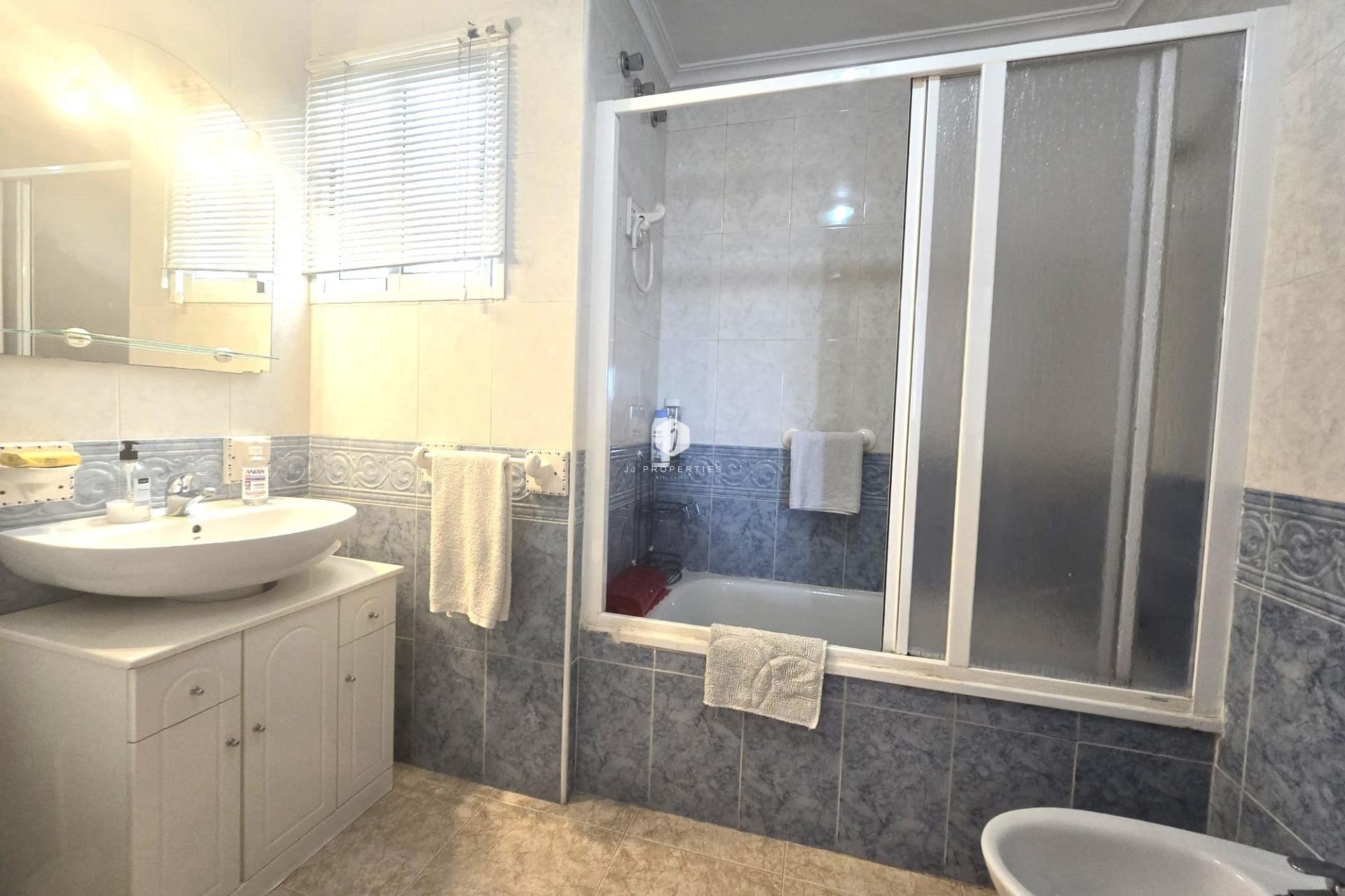 Aus zweiter Hand - Wohnung -
Torrevieja - Parque las naciones
