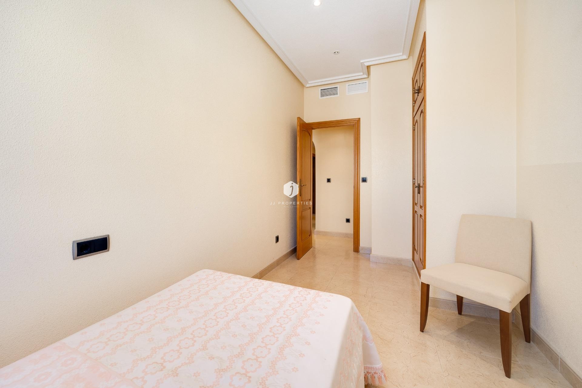 Aus zweiter Hand - Wohnung -
Torrevieja - Paseo maritimo