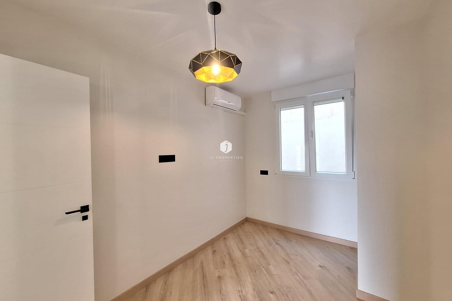 Aus zweiter Hand - Wohnung -
Torrevieja - Playa de los Locos