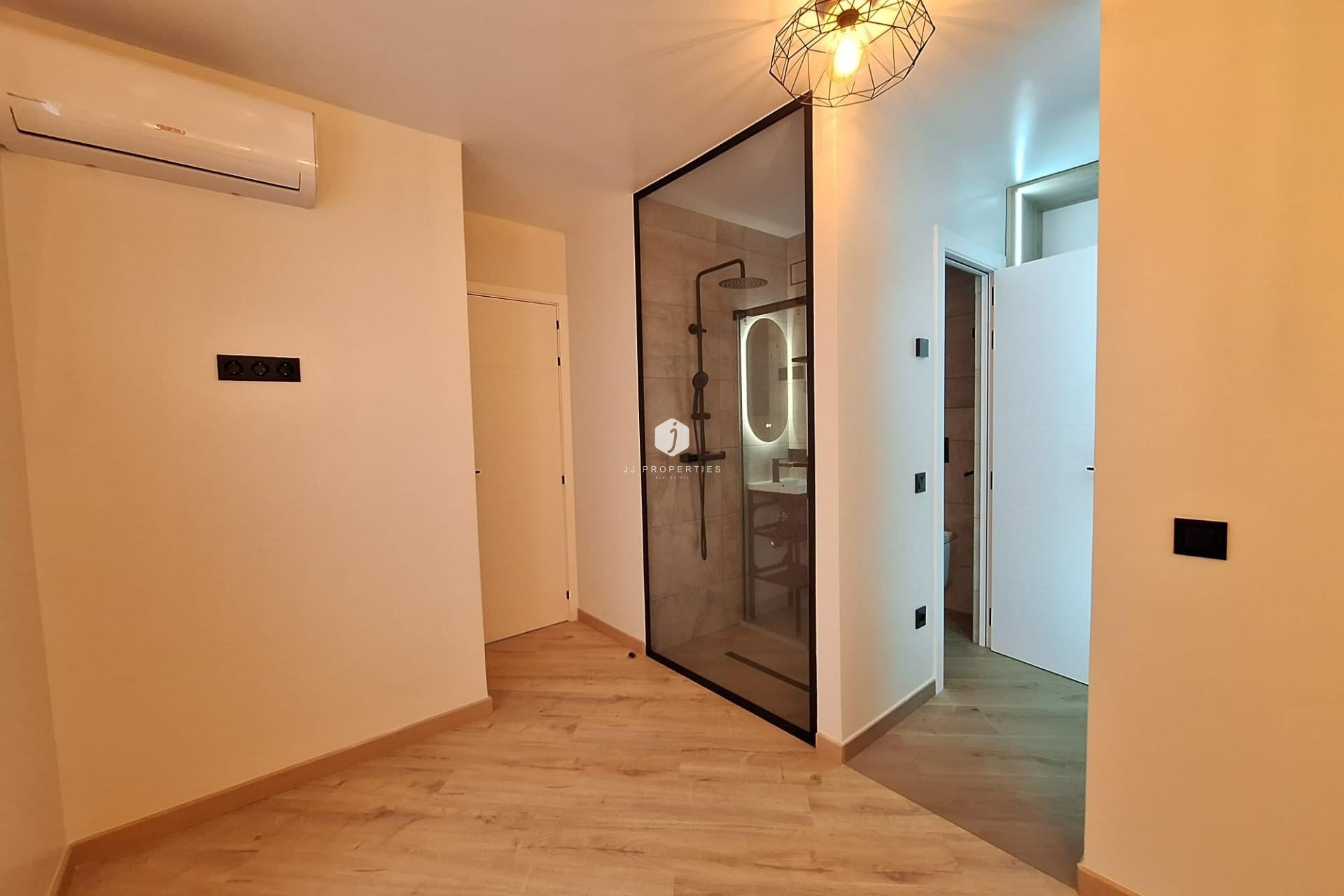 Aus zweiter Hand - Wohnung -
Torrevieja - Playa de los Locos
