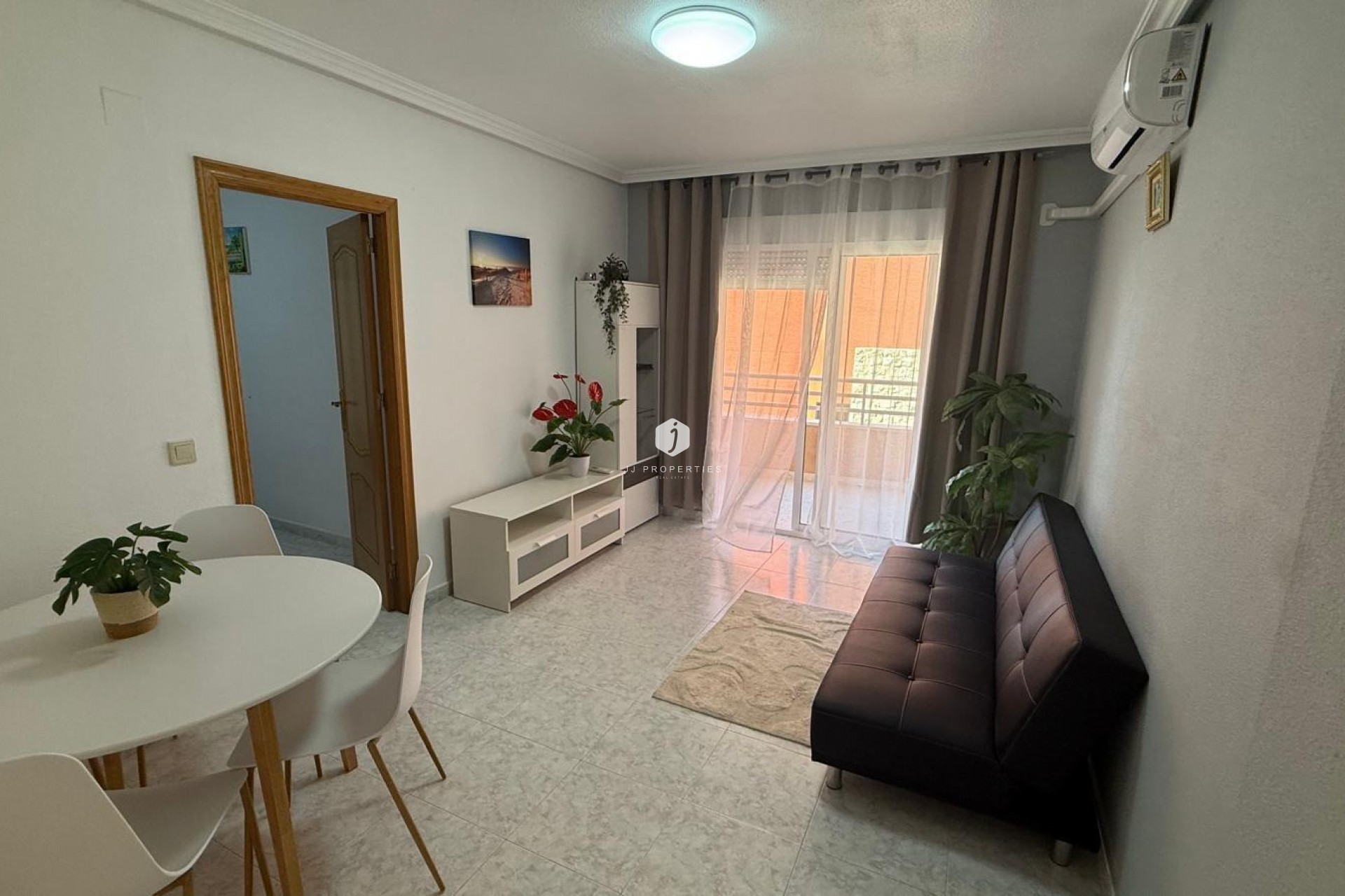 Aus zweiter Hand - Wohnung -
Torrevieja - Playa de los Locos