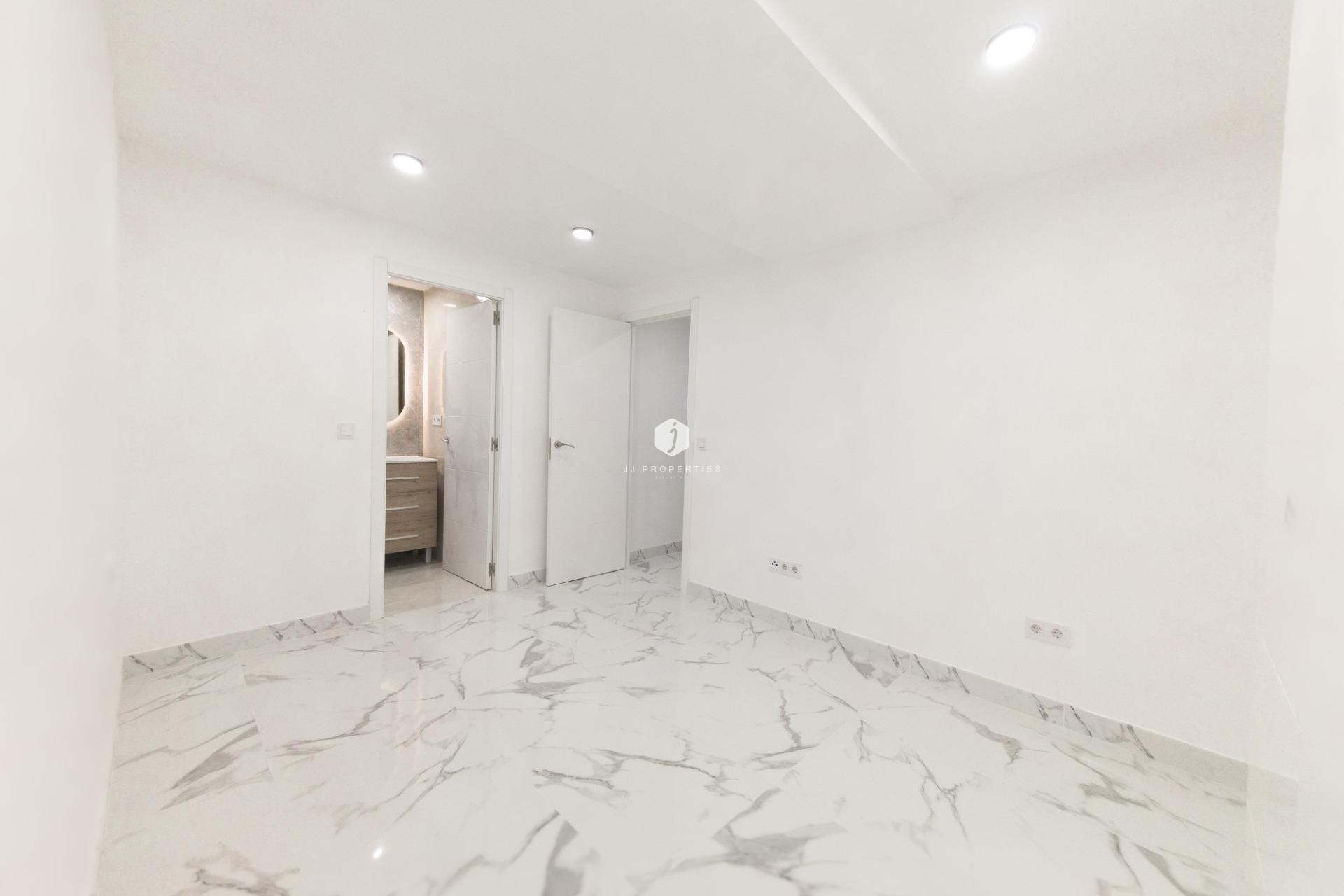 Aus zweiter Hand - Wohnung -
Torrevieja - Playa de los Naufragos