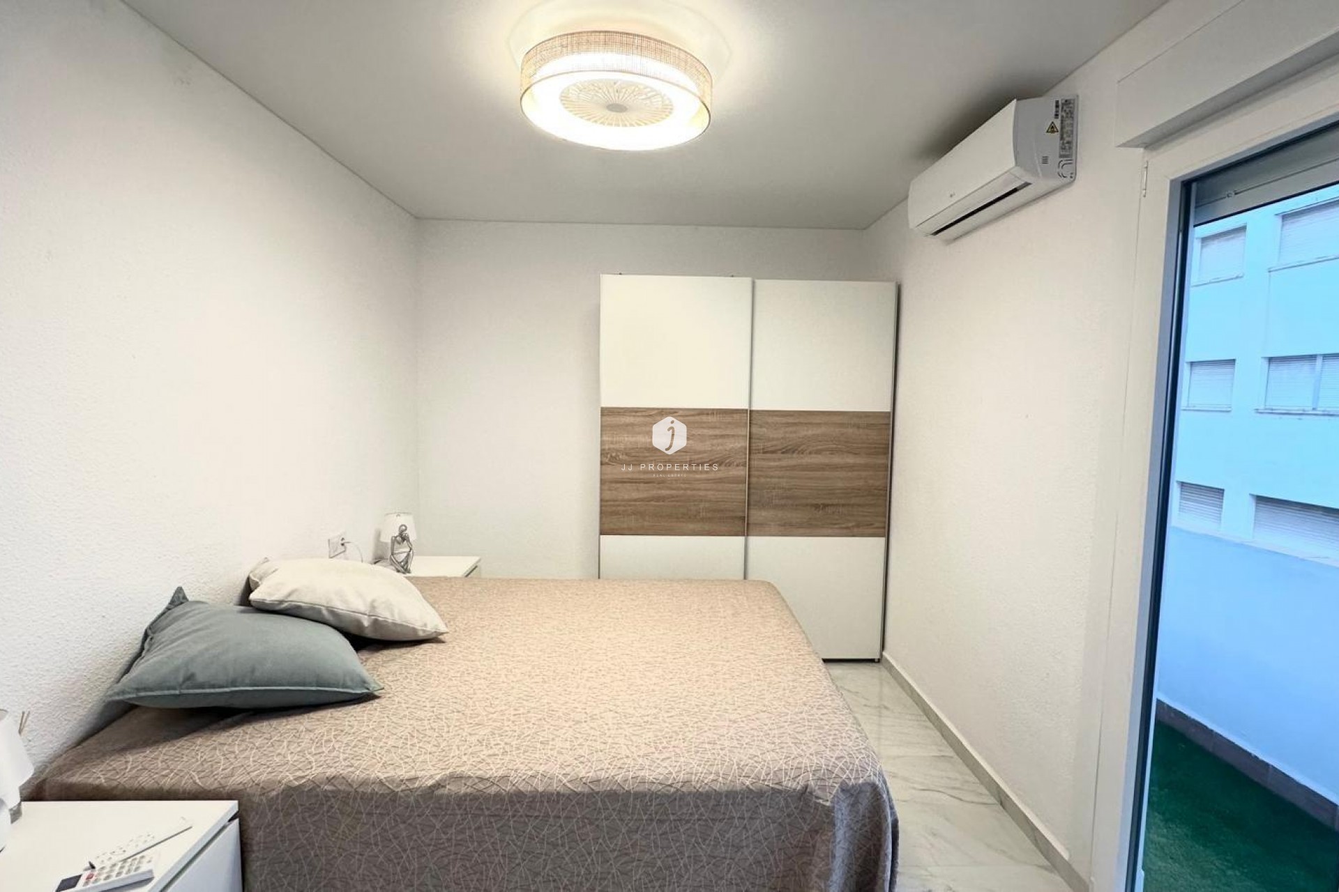 Aus zweiter Hand - Wohnung -
Torrevieja - Playa del Cura