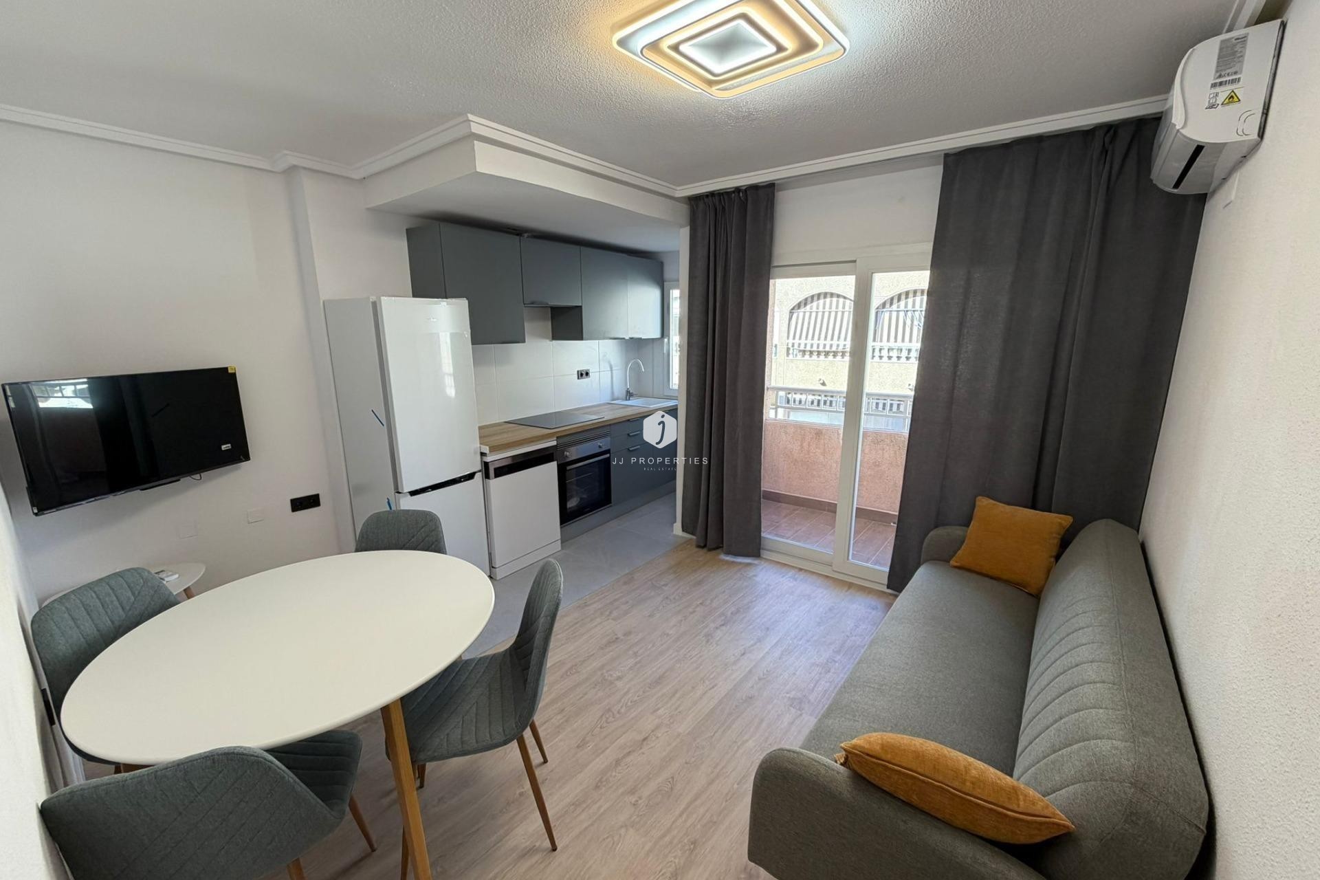 Aus zweiter Hand - Wohnung -
Torrevieja - Playa del Cura