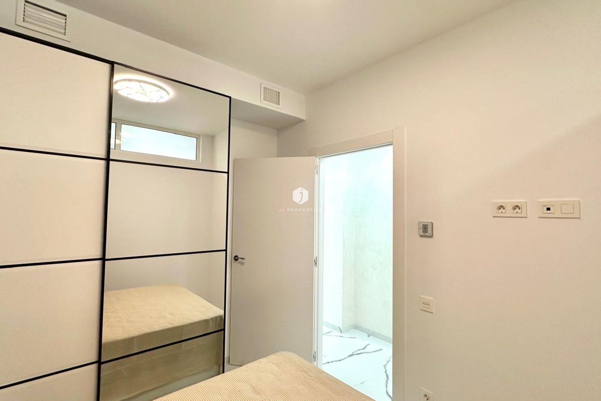 Aus zweiter Hand - Wohnung -
Torrevieja - Playa del Cura