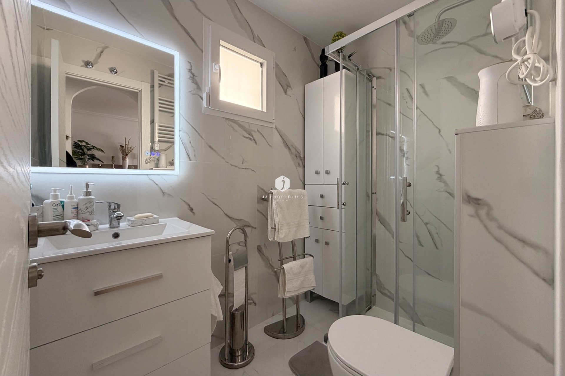 Aus zweiter Hand - Wohnung -
Torrevieja - Urb. Calas Blancas III