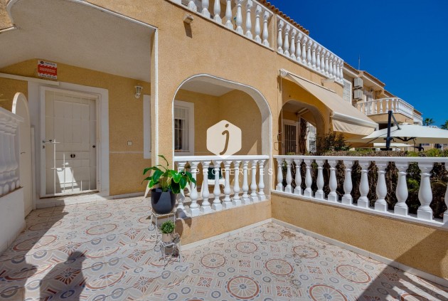 Bungalow - Tweedehands -
            Torrevieja - C-44140