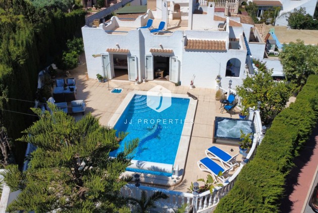 Chalet - D'occasion -
            Torrevieja - C-60998