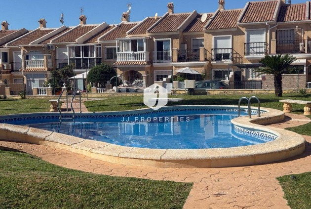 Chalet - D'occasion - Torrevieja -
                Zona Los Frutales