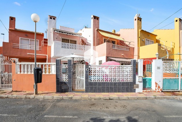 Chalet - Resale - Torrevieja -
                Aguas Nuevas 1