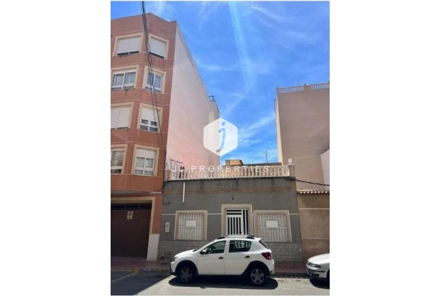 Chalet - Segunda mano -
            Torrevieja - C-30317