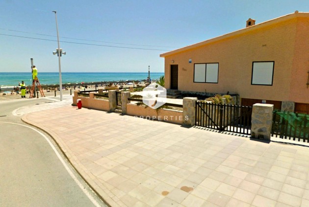Chalet - Segunda mano - Torrevieja -
                La Mata
