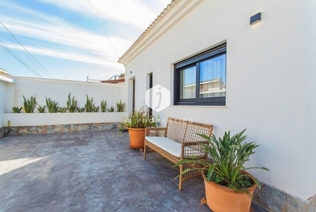 Chalet - Segunda mano - Torrevieja -
                La siesta