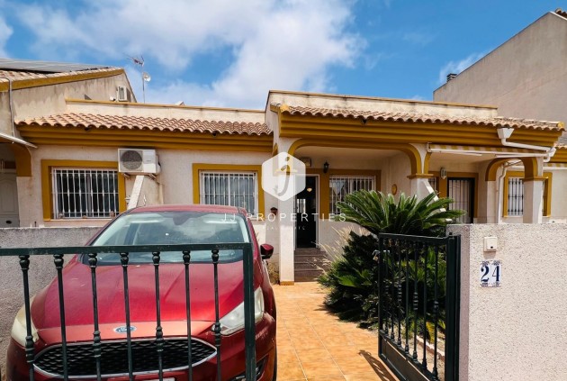 Chalet - Tweedehands - Daya Nueva -
                Costa Blanca