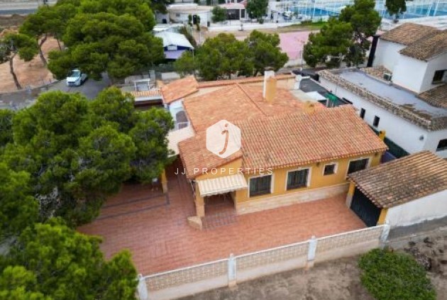 Chalet - Tweedehands - Orihuela Costa -
                Punta Prima