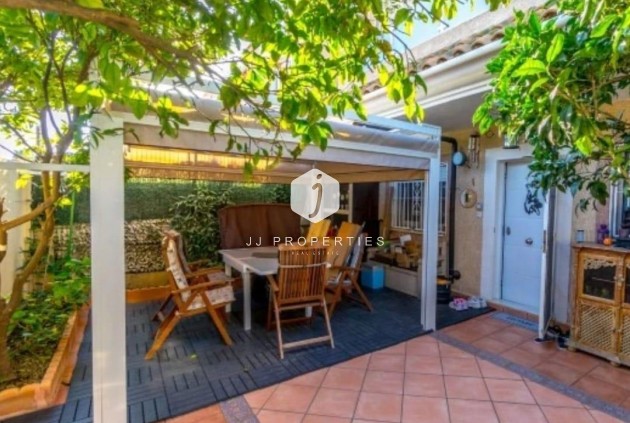 Chalet - Tweedehands - Torrevieja -
                aguas nuevas