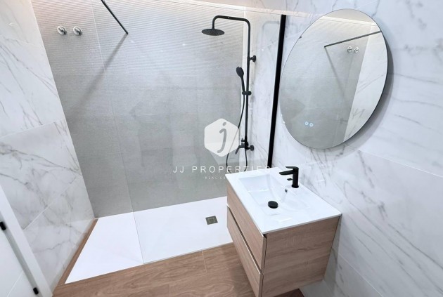 Chalet - Tweedehands - Torrevieja -
                aguas nuevas