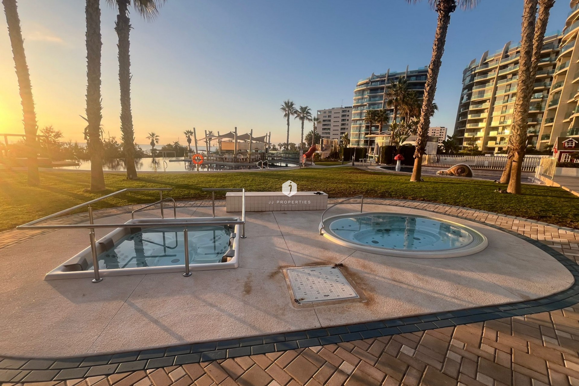 D'occasion - Appartement -
Punta Prima - Costa Blanca