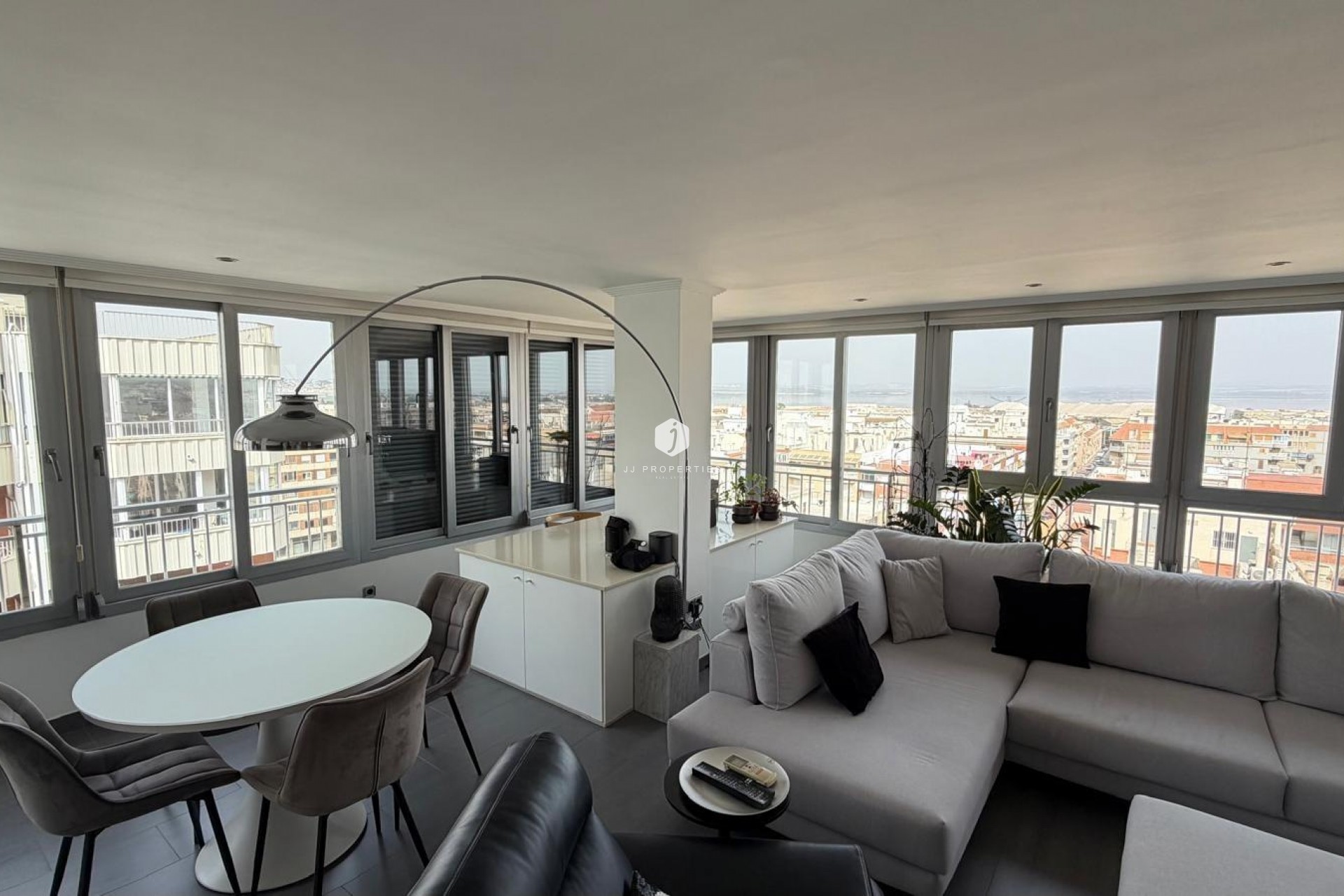 D'occasion - Appartement -
Torrevieja - Acequion