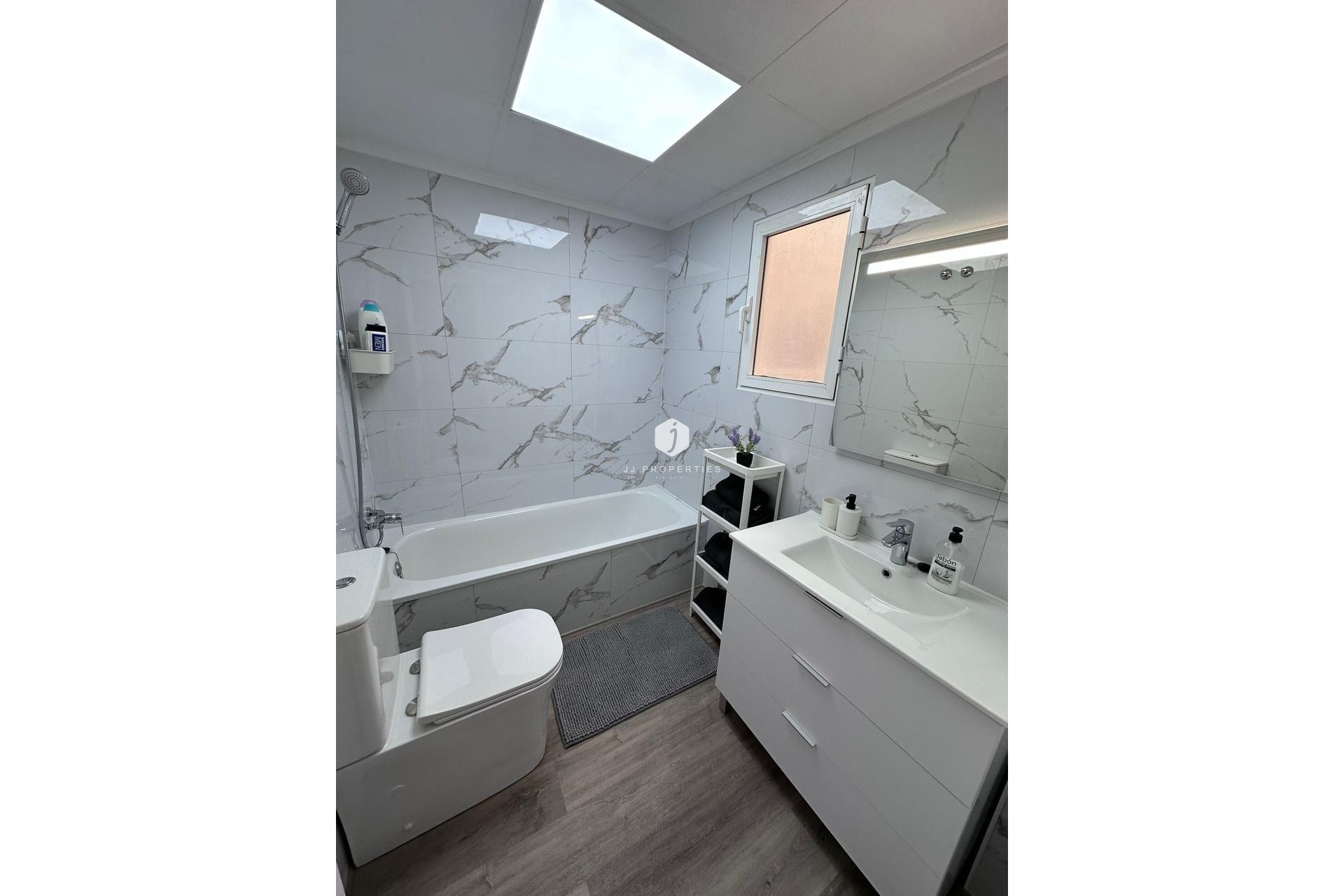 D'occasion - Appartement -
Torrevieja - Centro - Muelle Pesquero