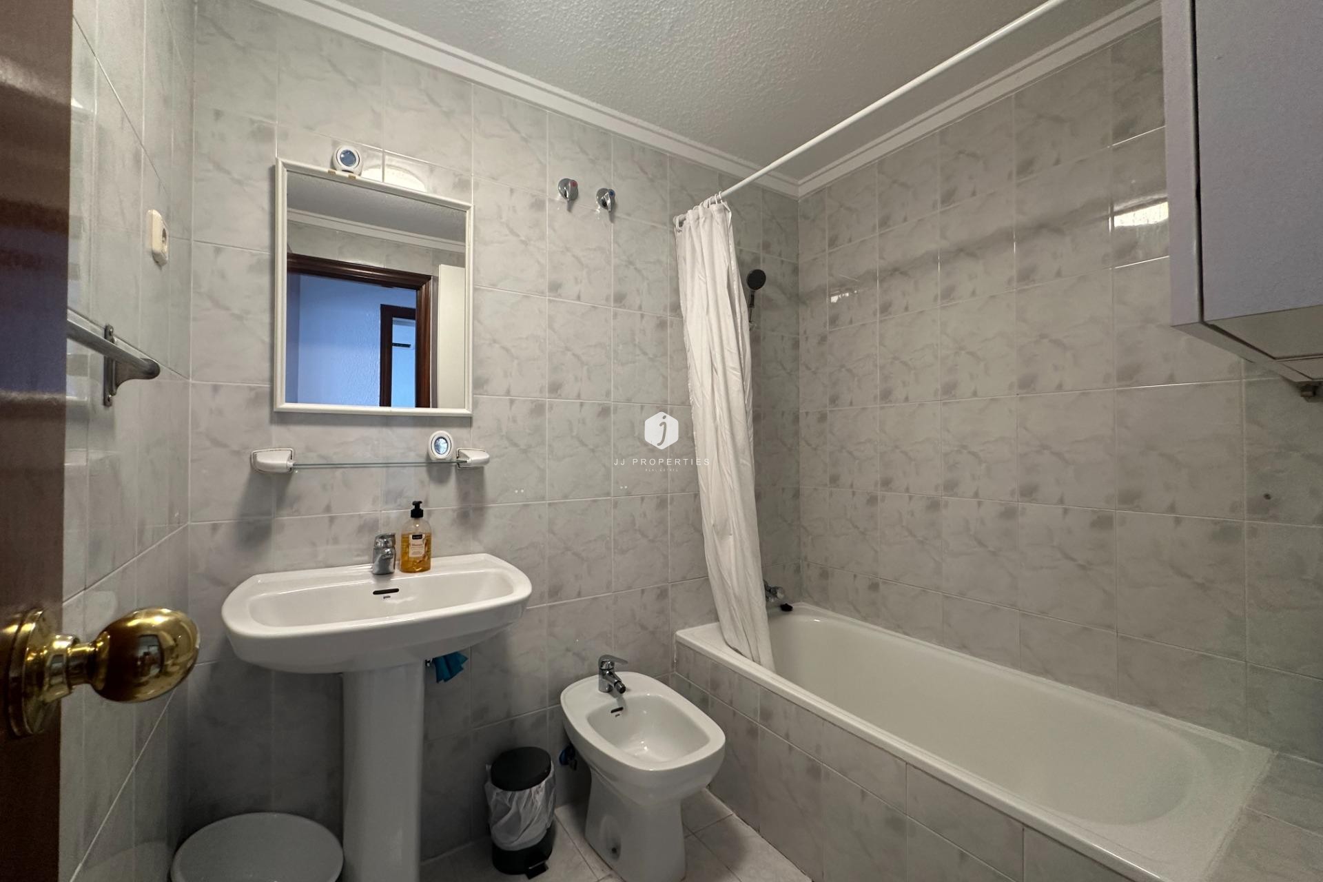 D'occasion - Appartement -
Torrevieja - Centro