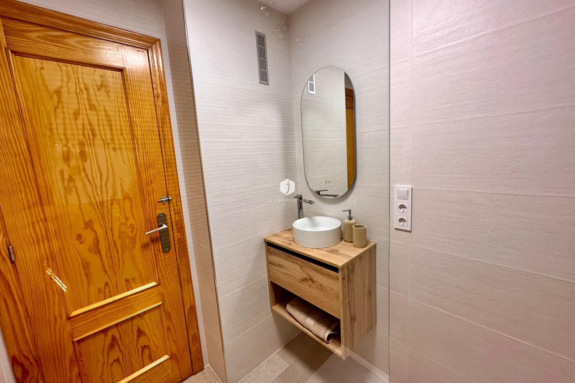 D'occasion - Appartement -
Torrevieja - Centro