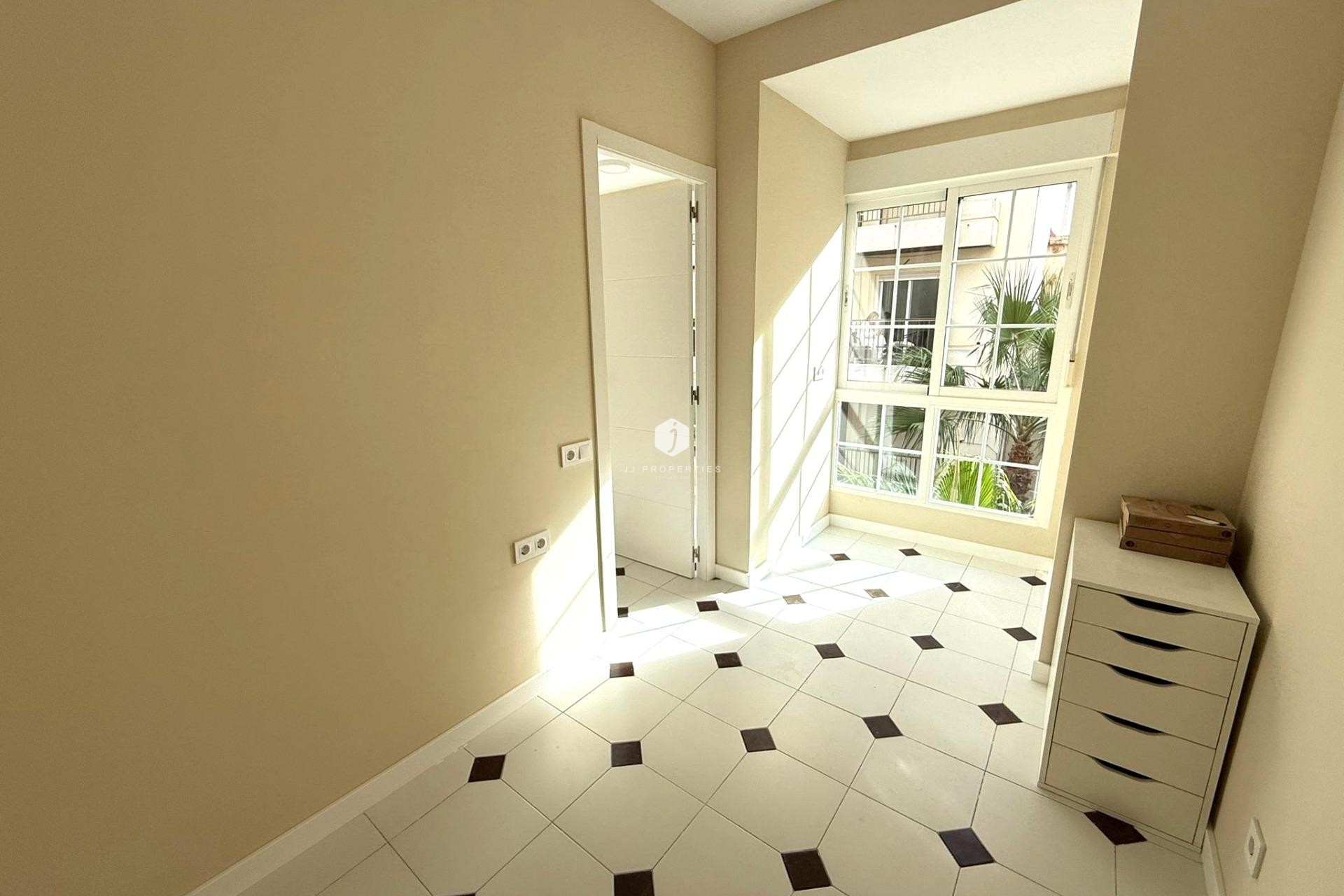 D'occasion - Appartement -
Torrevieja - Centro