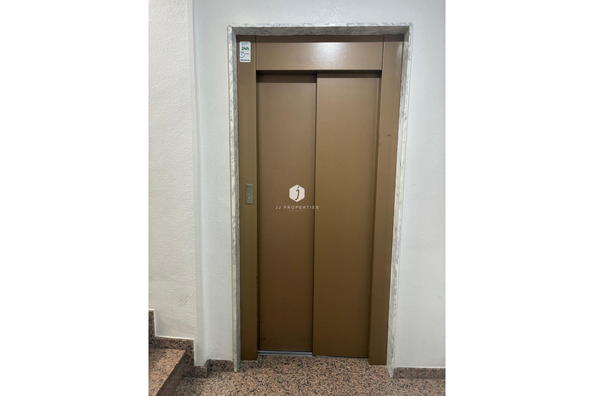 D'occasion - Appartement -
Torrevieja - Centro