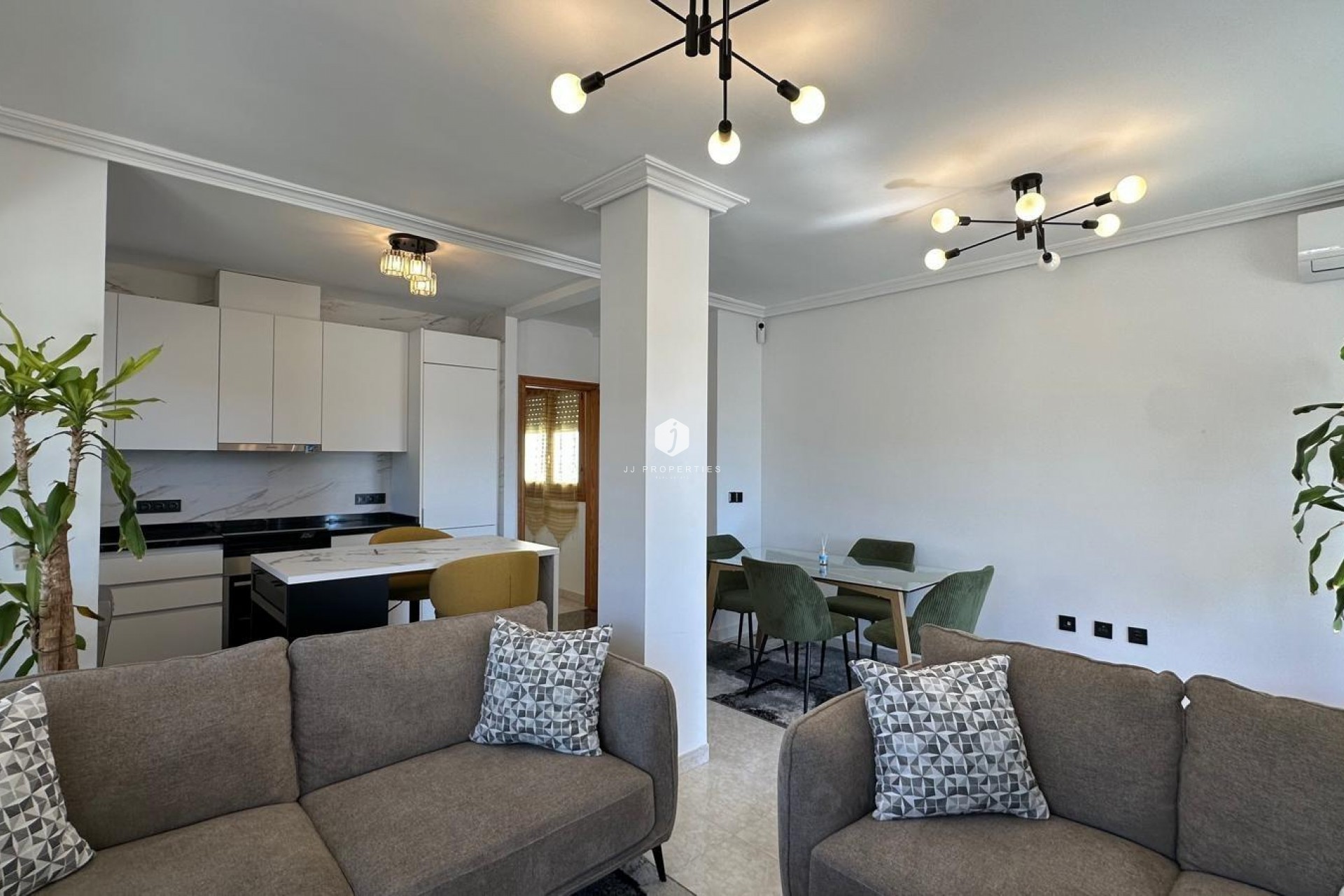 D'occasion - Appartement -
Torrevieja - Centro