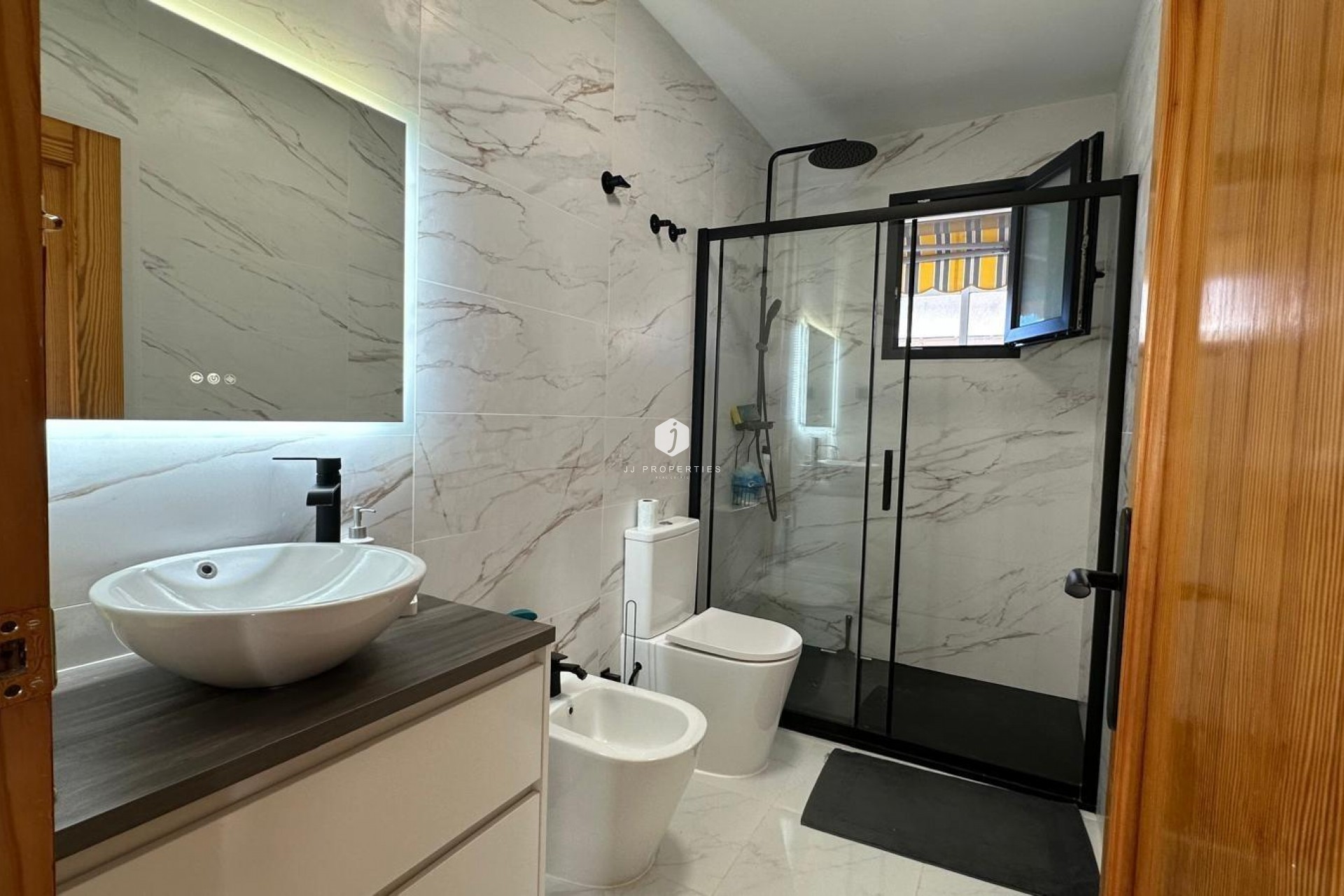 D'occasion - Appartement -
Torrevieja - Centro