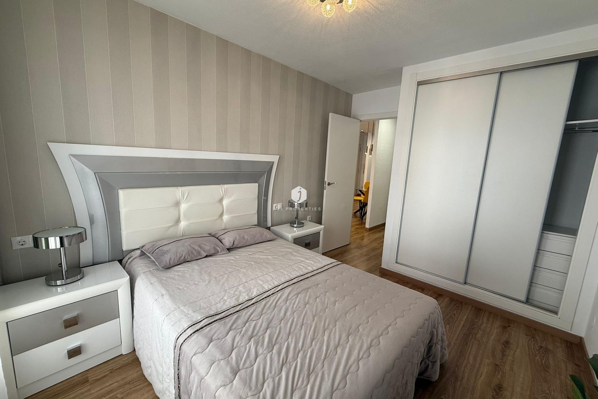 D'occasion - Appartement -
Torrevieja - Centro