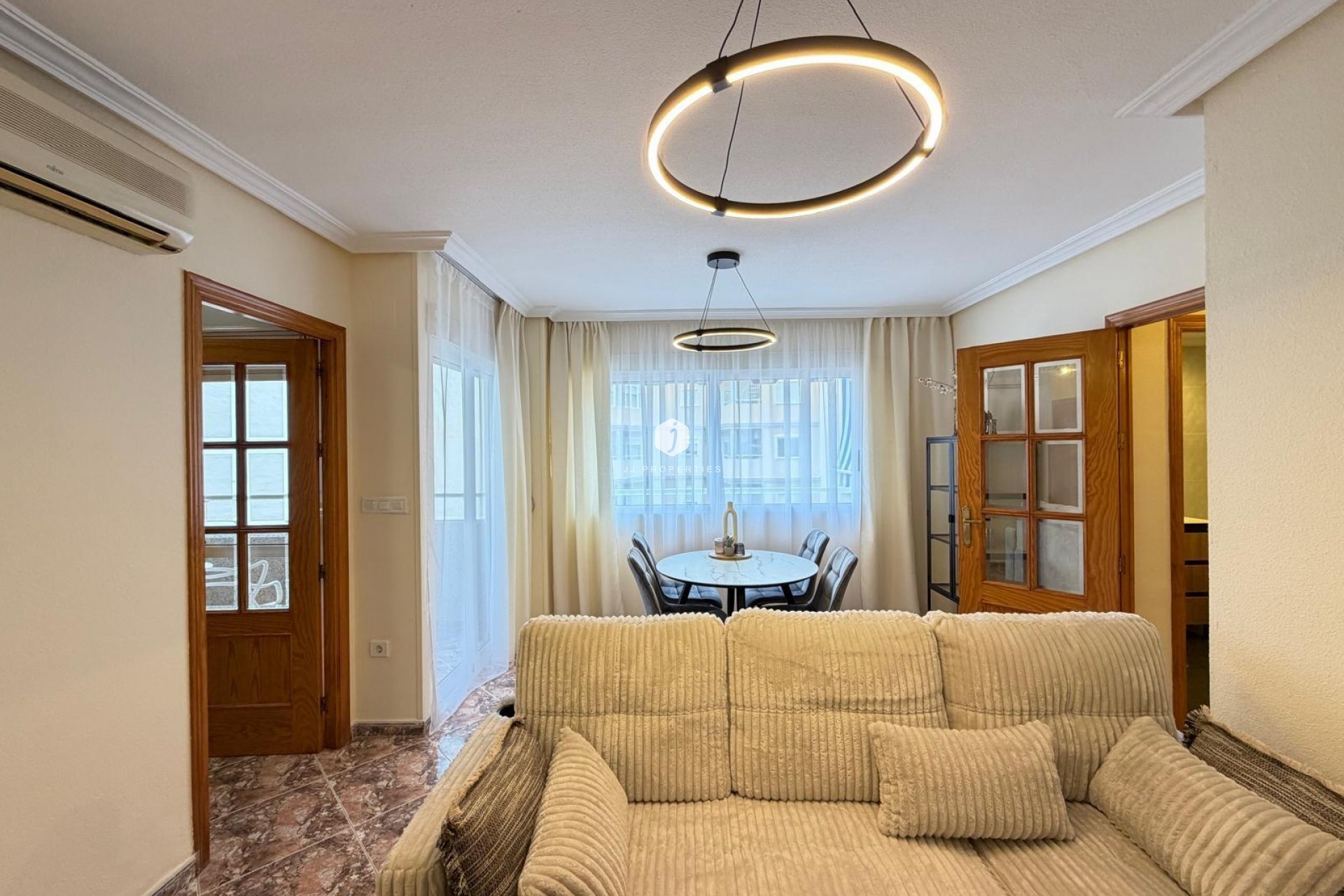 D'occasion - Appartement -
Torrevieja - Centro