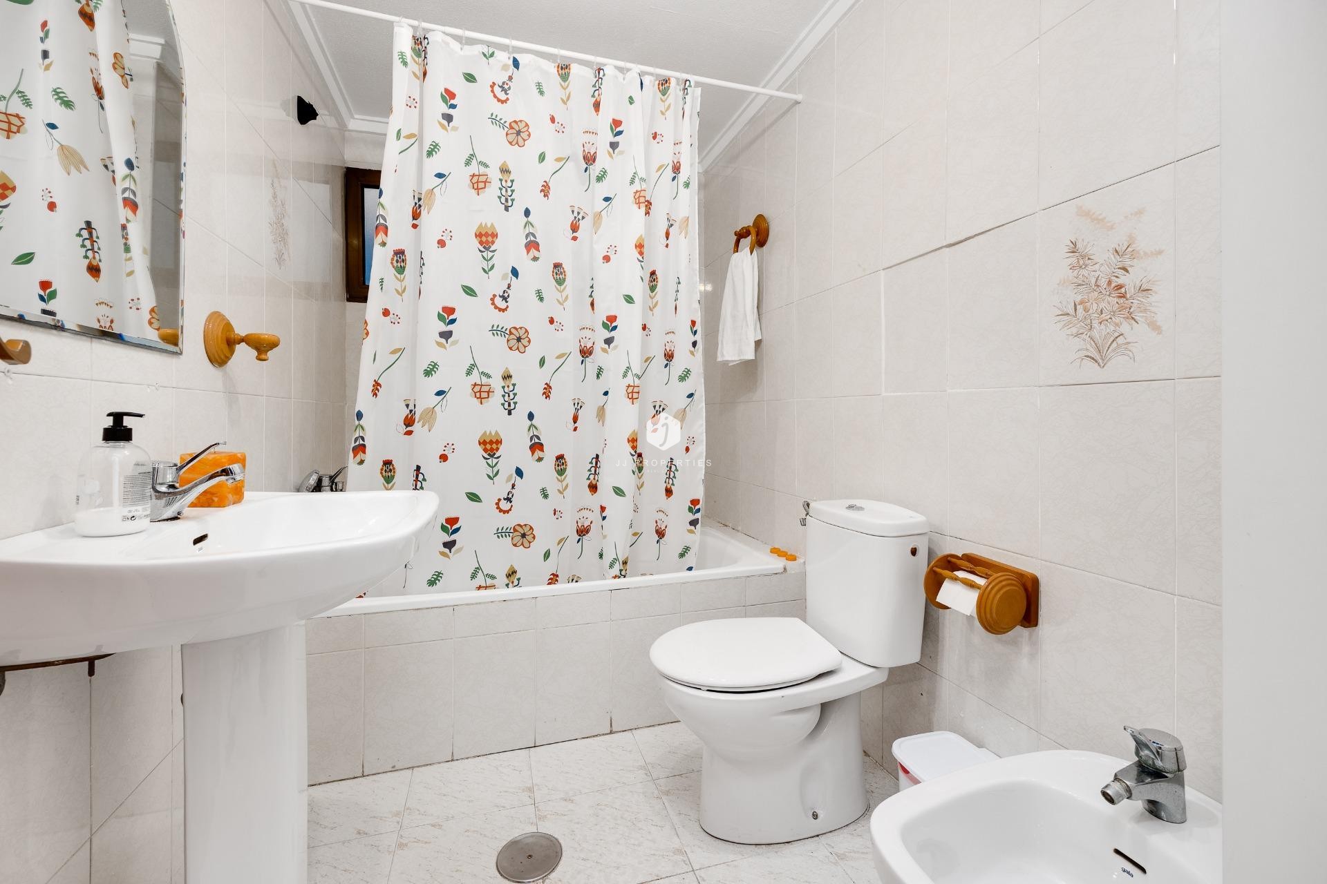 D'occasion - Appartement -
Torrevieja - Estacion de autobuses