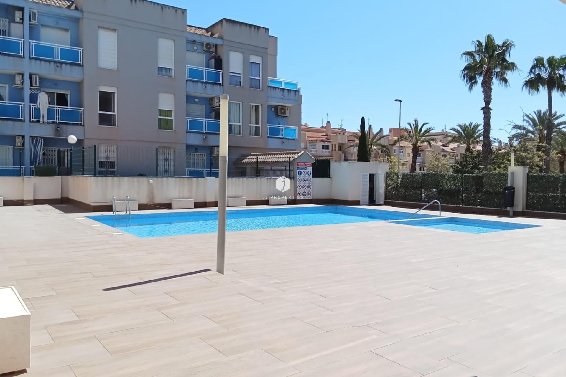 D'occasion - Appartement -
Torrevieja - Estacion de autobuses